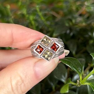 Vintage Sterling Silver Ring with Natural Garnets and Marcasites